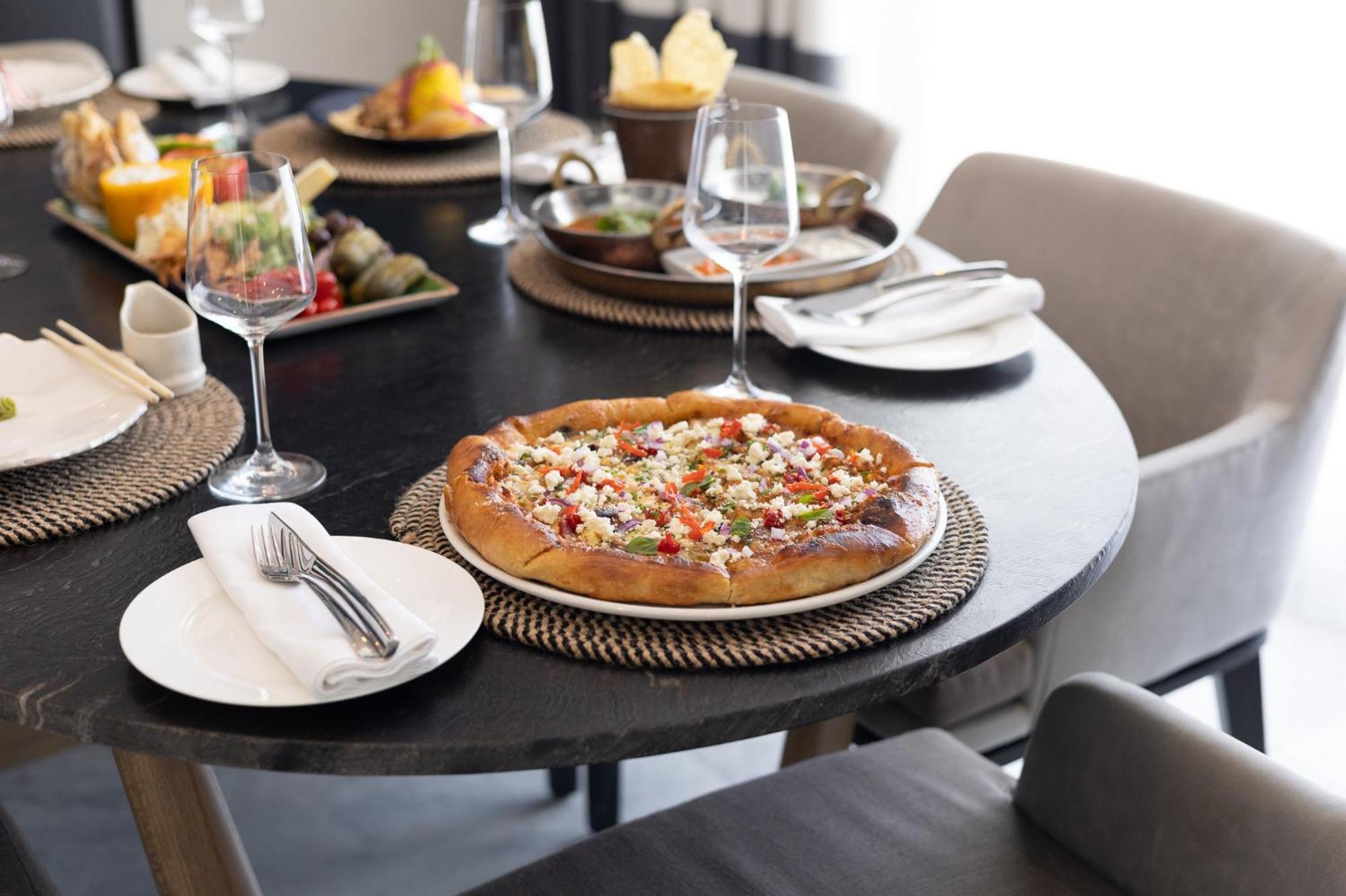 Hyatt Regency Cape Town Hotel Luaran gambar A pizza at the restaurant
