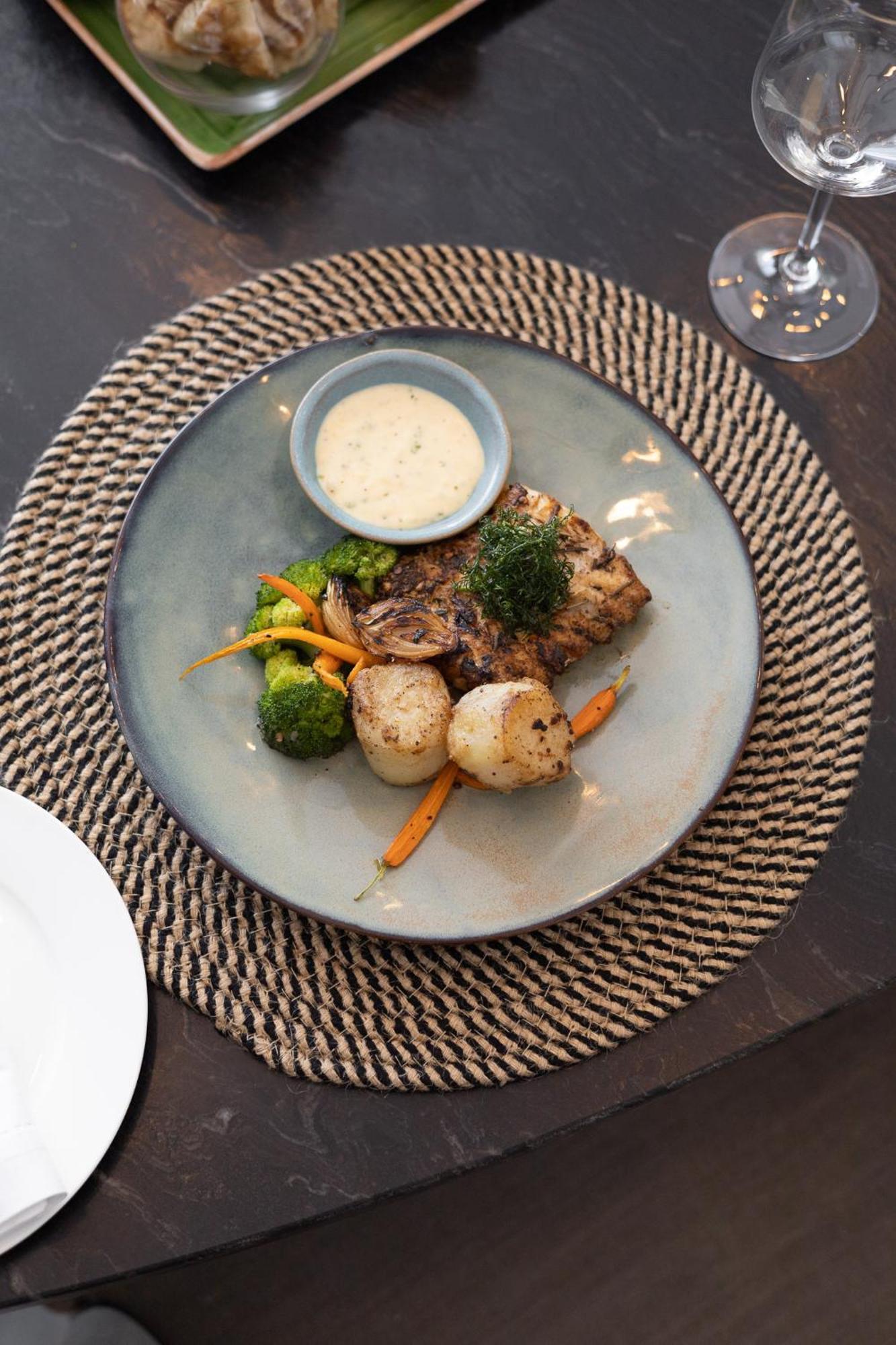 Hyatt Regency Cape Town Hotel Luaran gambar Scallops with chicken and vegetables